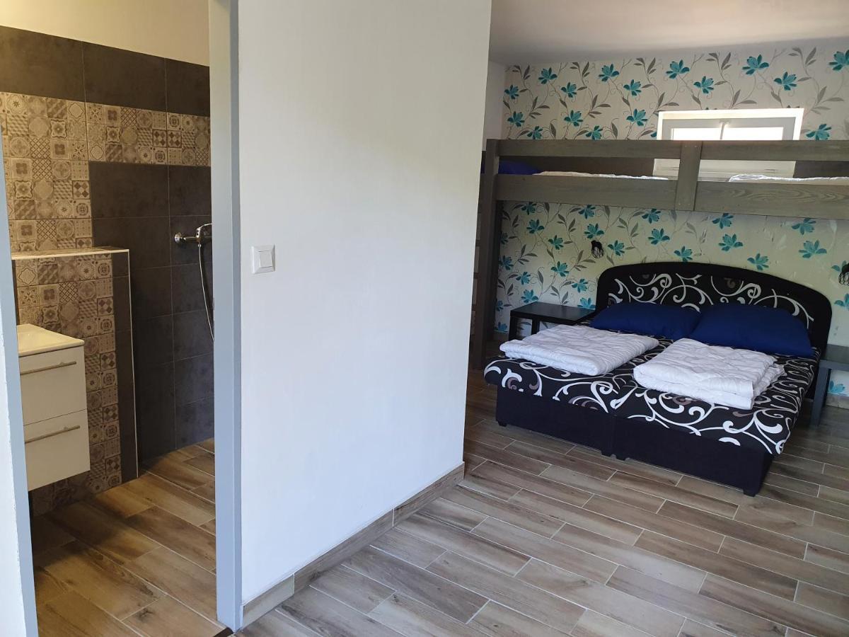 Juniorcamp Nova Zivohost Hotell Křečovice Exteriör bild