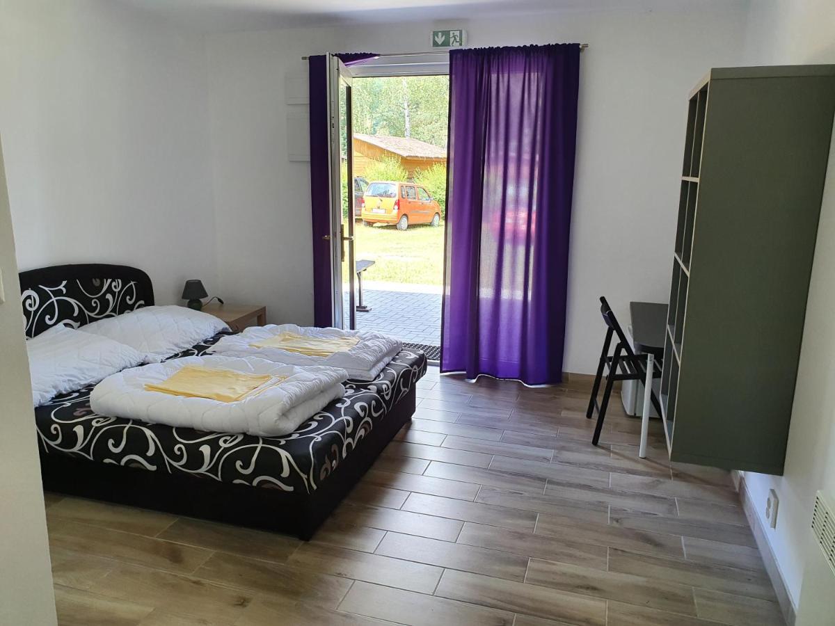 Juniorcamp Nova Zivohost Hotell Křečovice Exteriör bild