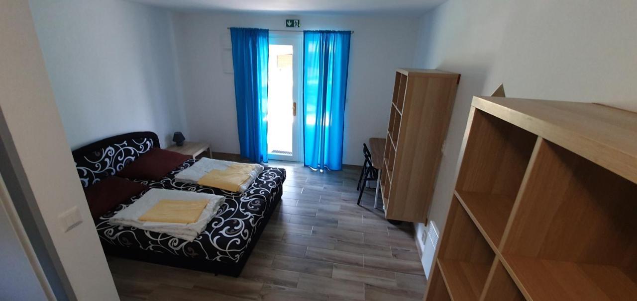 Juniorcamp Nova Zivohost Hotell Křečovice Exteriör bild