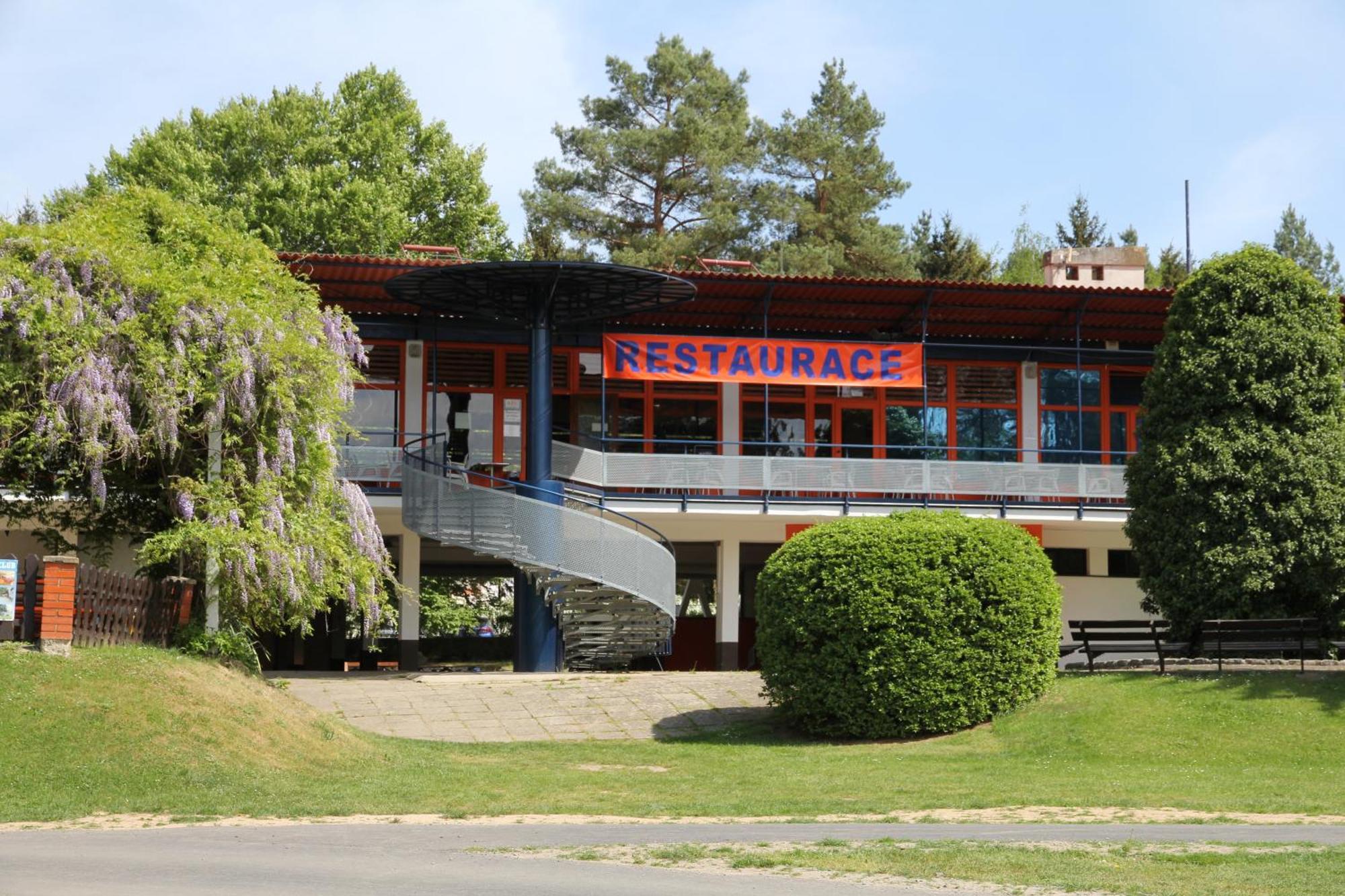 Juniorcamp Nova Zivohost Hotell Křečovice Exteriör bild