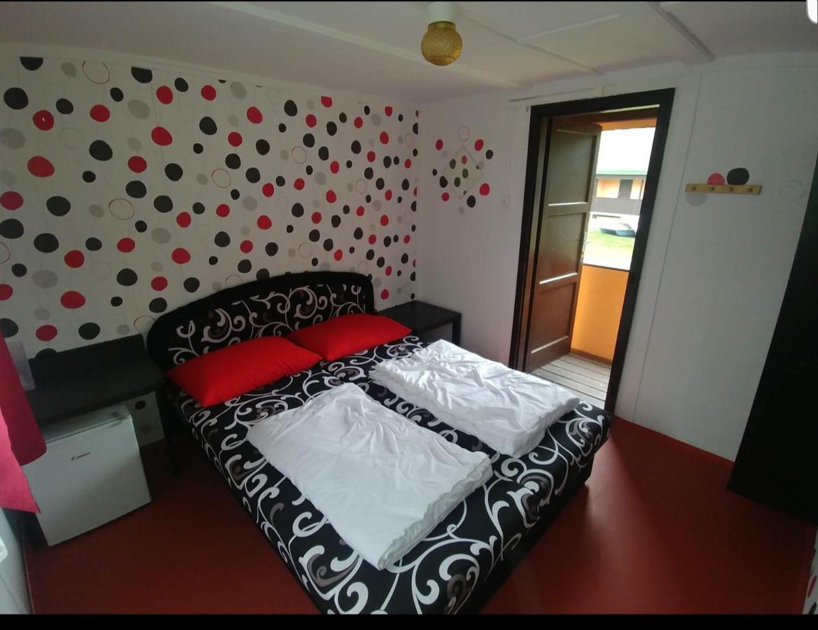 Juniorcamp Nova Zivohost Hotell Křečovice Exteriör bild
