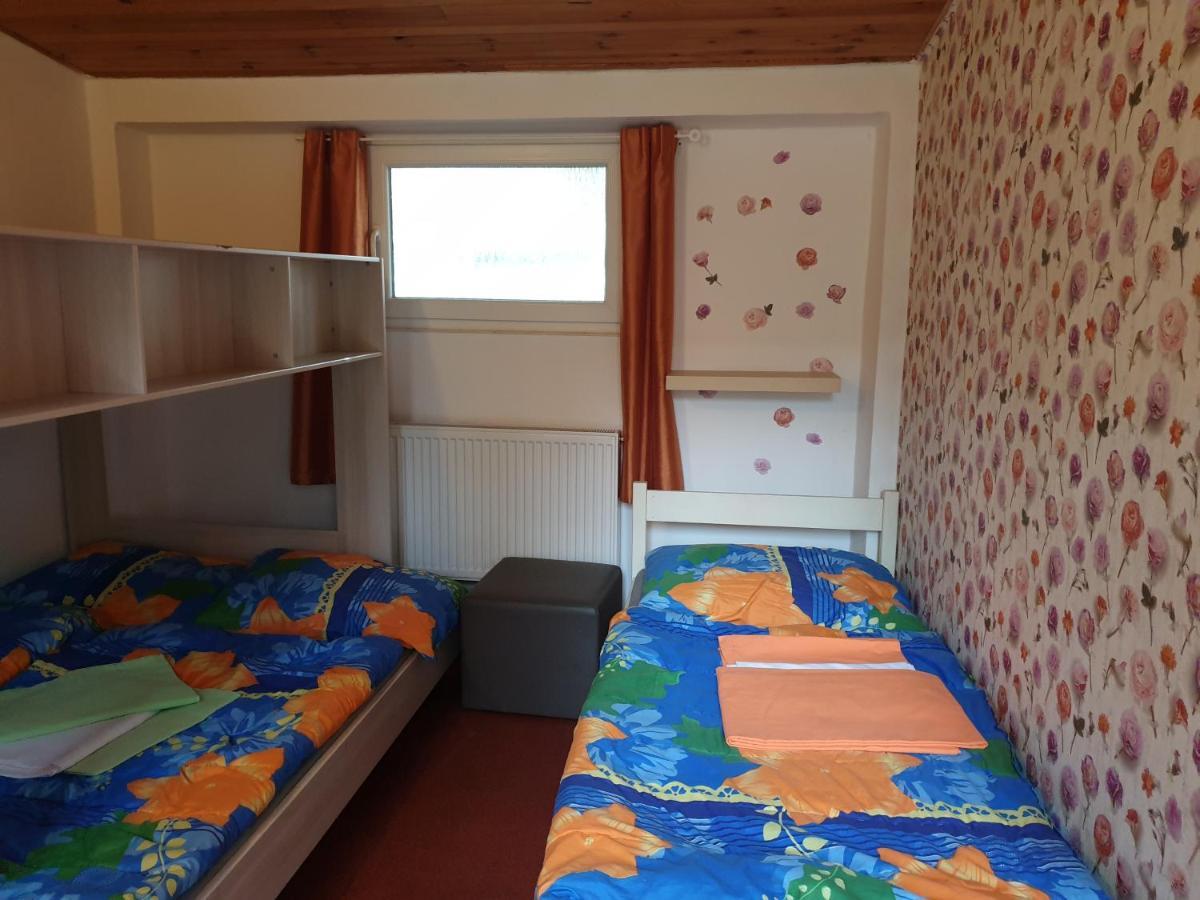 Juniorcamp Nova Zivohost Hotell Křečovice Exteriör bild
